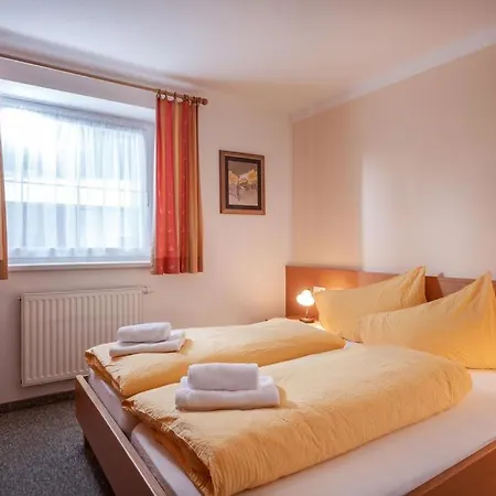 Aparthotel Laura *