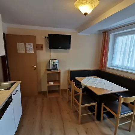 Aparthotel Laura *