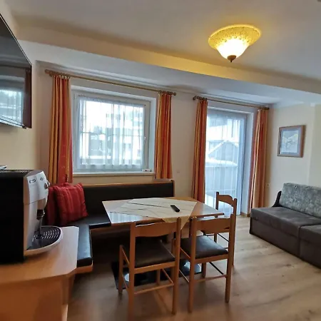 Aparthotel Laura *